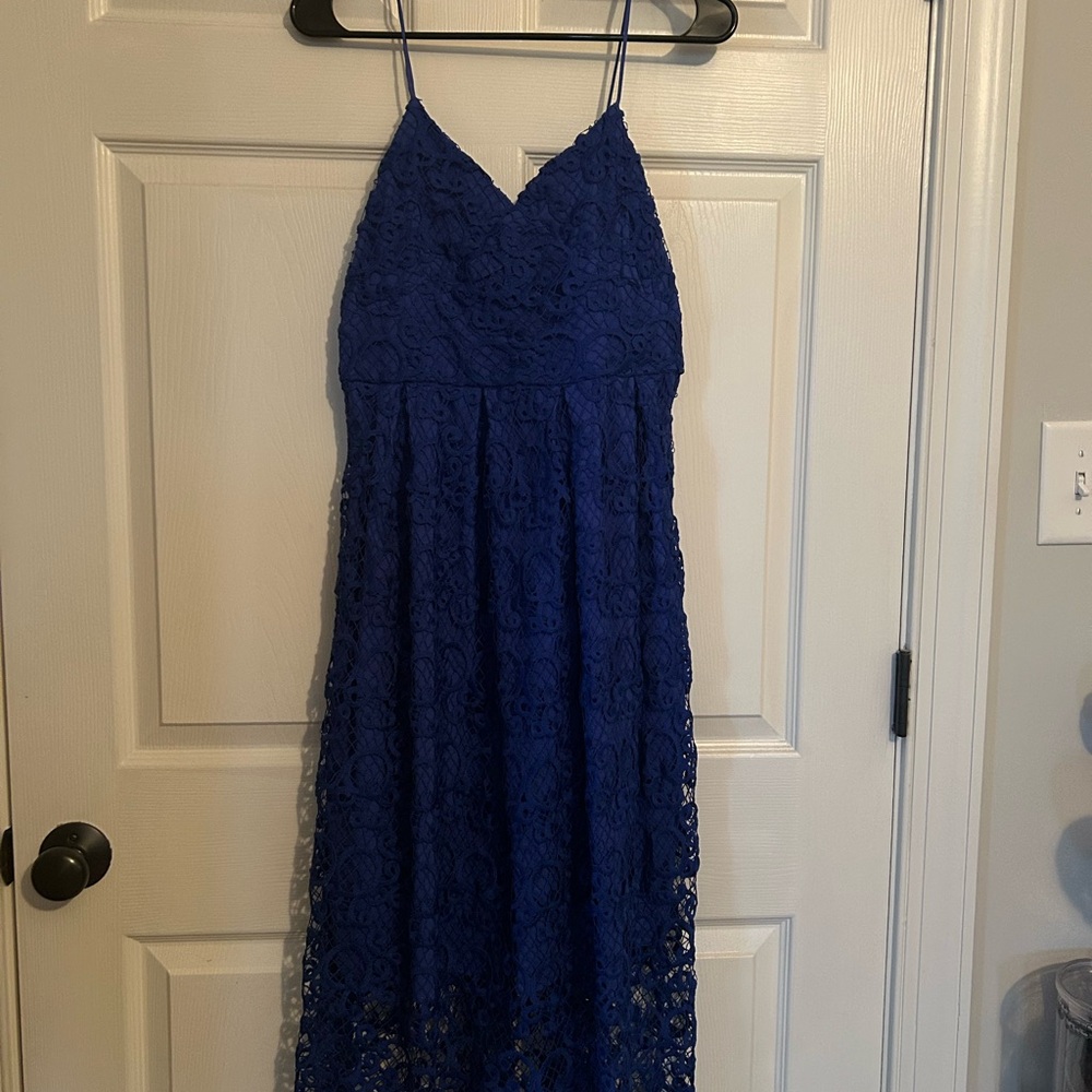 Elegant Blue Lace Midi Dress